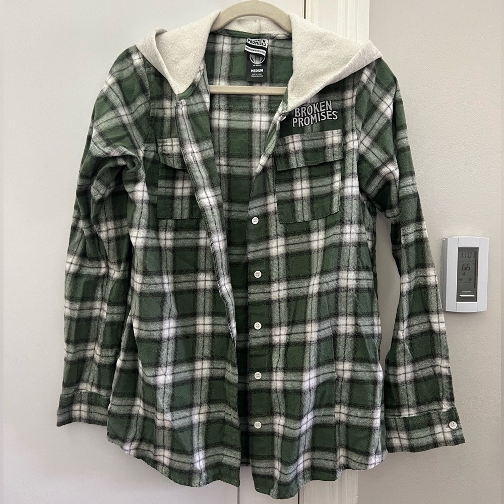 Broken Promises Fangs Green Plaid Hooded Flannel Shirt size medium